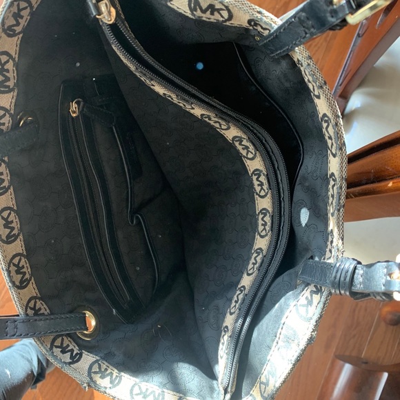 MK handbag - Picture 3 of 3